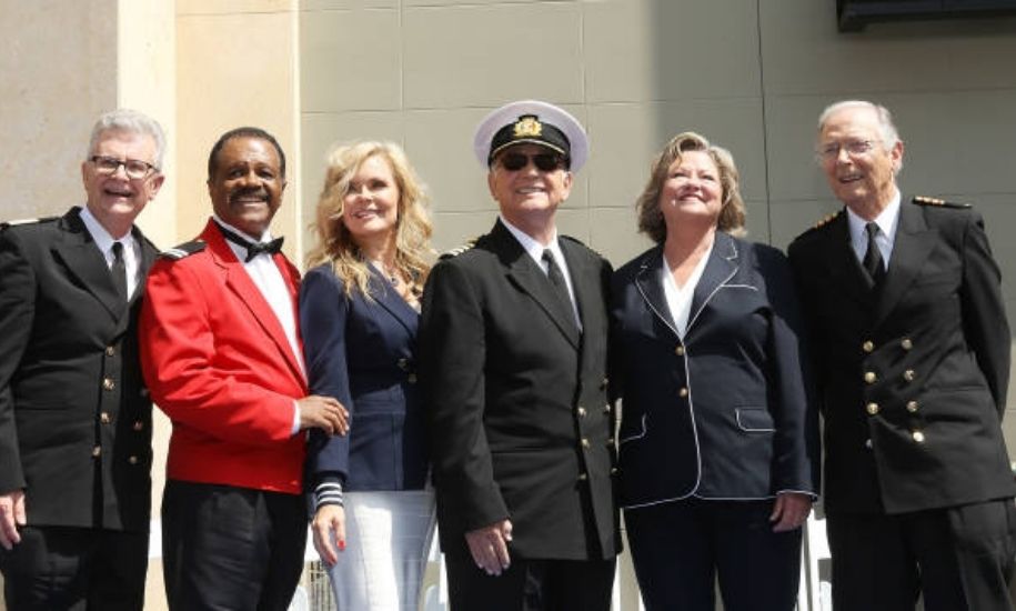 lauren tewes net worth